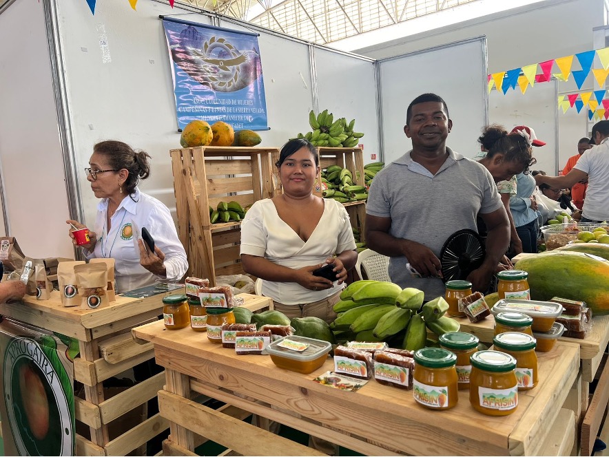 Mercado campesino en la UCC Montería